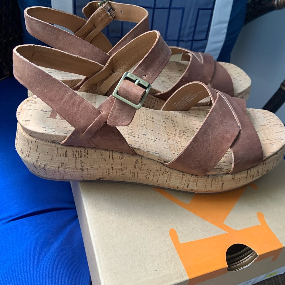 KORKS Brown Cross-Strap Sandals - Picture 5 of 6